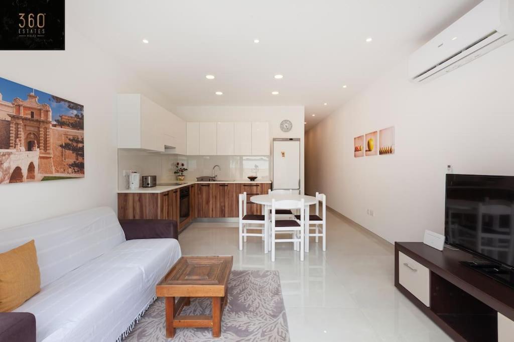 Comfy Apt With Terrace, 5 Mins To Sliema Ferries By 360 Estates Gzira Exterior photo